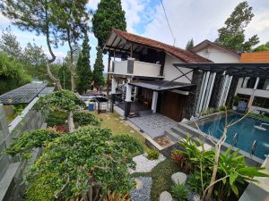 villa private pool minimalis