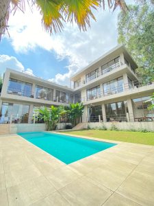 Villa private pool untuk rombongan di bandung