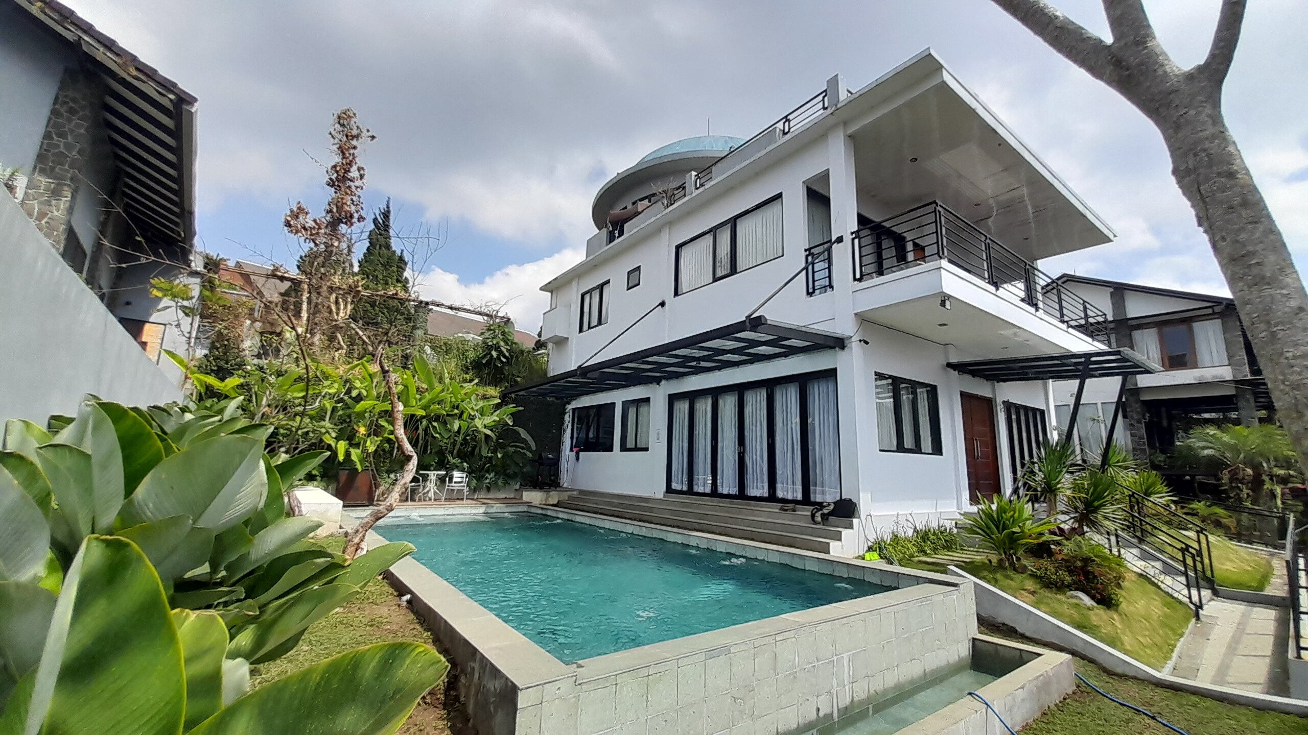 villa di lembang bandung