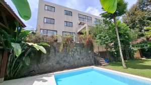 villa 8 kamar di bandung