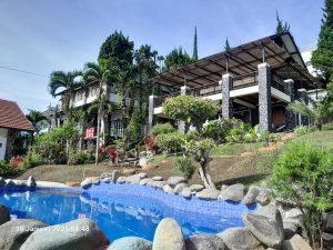 villa kolam renang