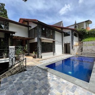 villa 4 kamar private pool