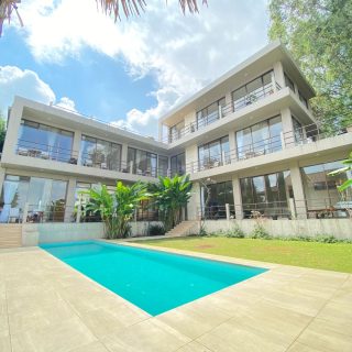 Villa private pool untuk rombongan di bandung